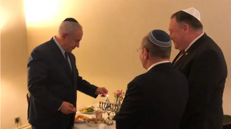 Netanyahu and Pompeo light Hanukkah candles