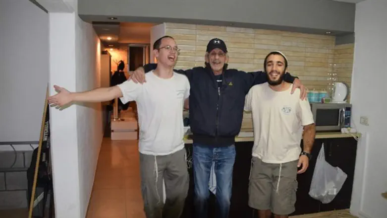 התלמידים עם הקשישים