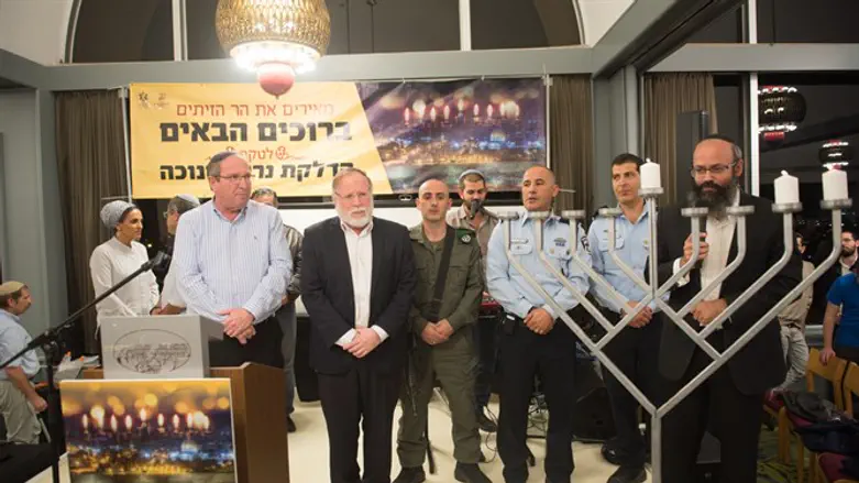 הדלקת הנרות בהר הזיתים