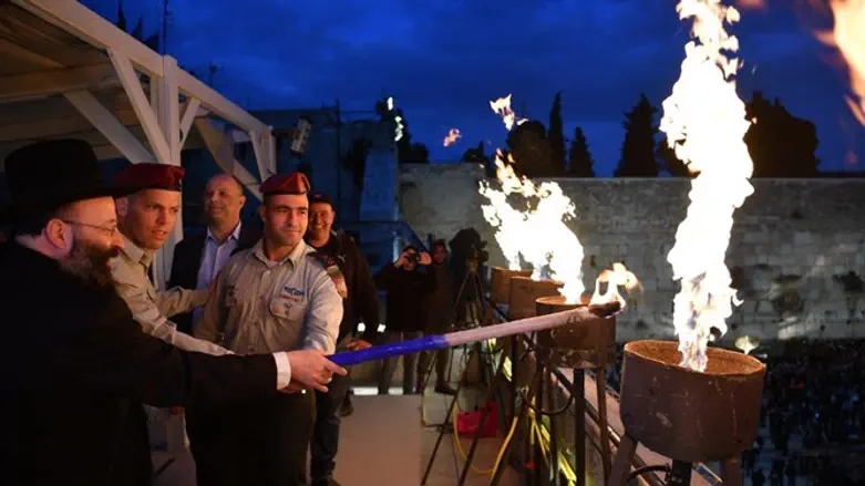 הדלקת נר רביעי של חנוכה, בכותל