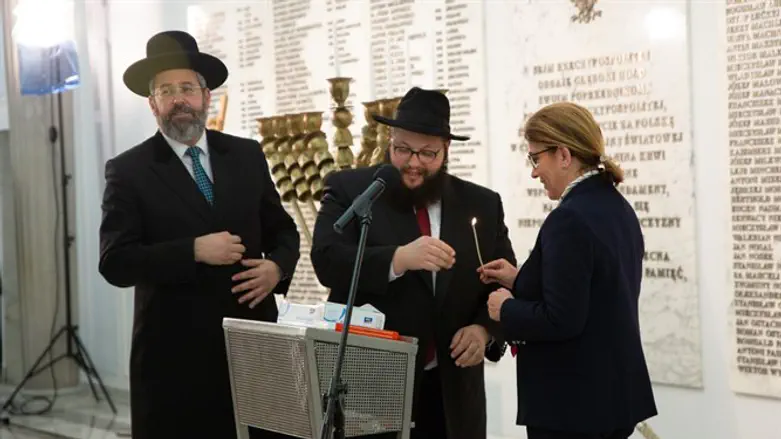 הדלקת הנרות בפרלמנט הפולני