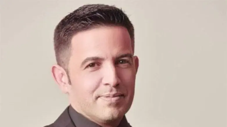 יקבל משבצת שידור עם בקרה מהשמאל. אמיר איבגי