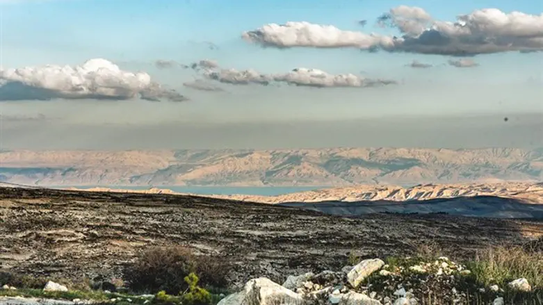 הנוף מבור אספר