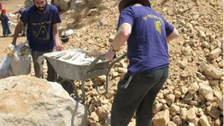 יד יאיר שוקם בחסות הצבא