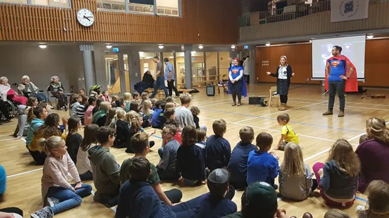 "ליצור חיבור עם כל סוגי האוכלוסיה בקהילה"