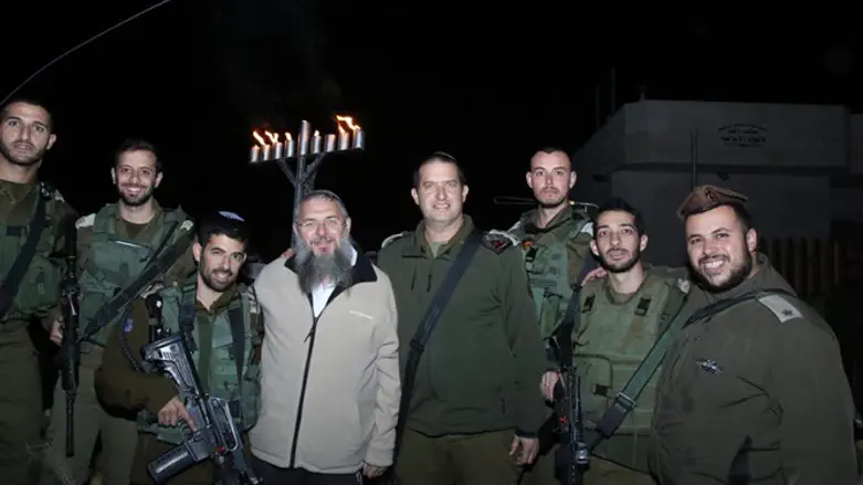 מתיישבים וחיילים בחלחול