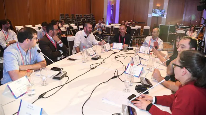 הגענו לכנס הנדל״ן לדבר על קורת גג