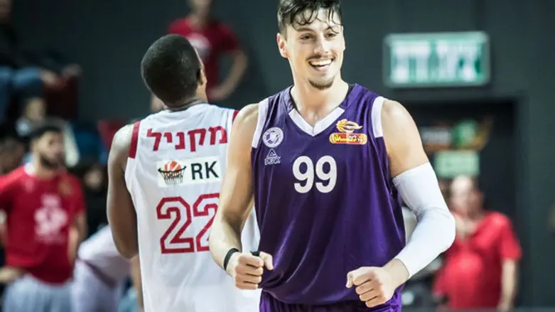 זיו הערב. מחייך לראשונה העונה