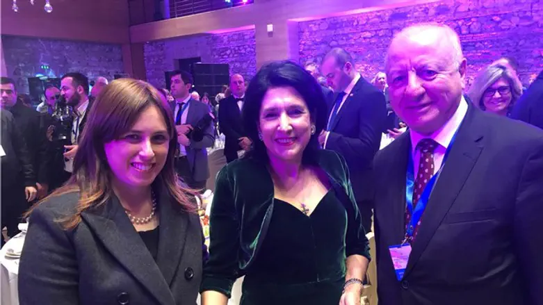 חוטובלי עם נשיאת גיאורגיה החדשה ועם שגריר ישראל בגיאורגיה