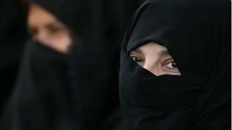 נאלצות להינשא מוקדם