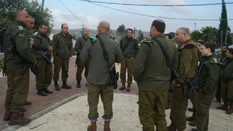 הקצינים בסיור