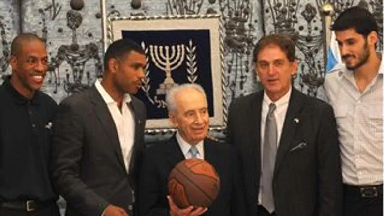 פרס והשחקנים. הבוקר