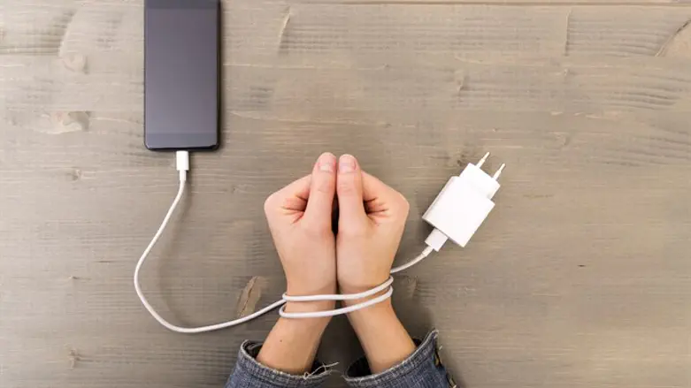 השלשלאות של העידן המודרני