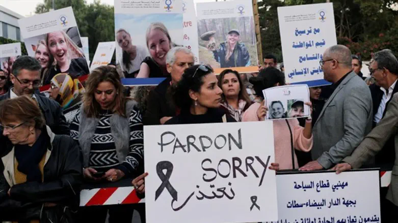 רבאט: מפגינים מבקשים סליחה מול שגרירות דנמרק