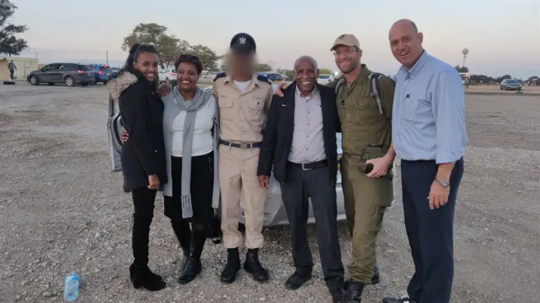 Eli graduate Y becomes pilot