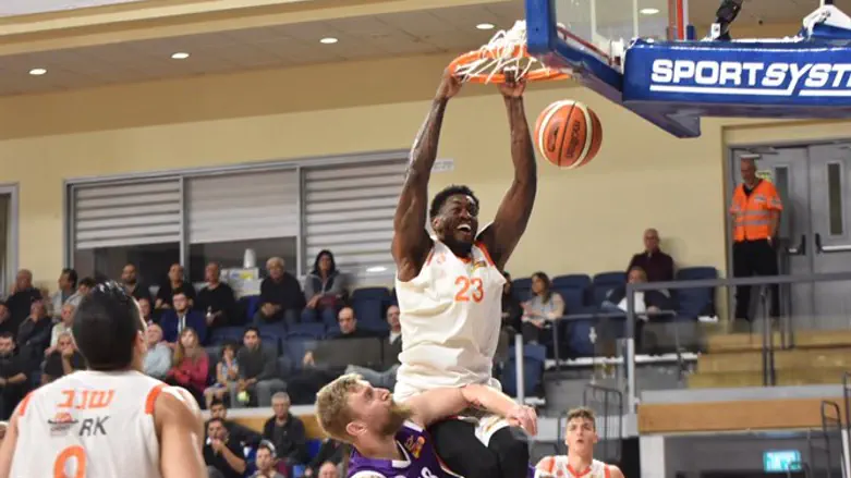 ראשון הערב. מריחה גביע