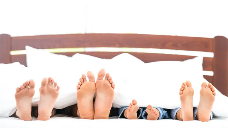 כמה זמן אפשר לשכב במיטה