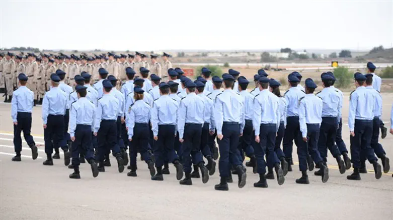 Pilots' course graduation ceremony