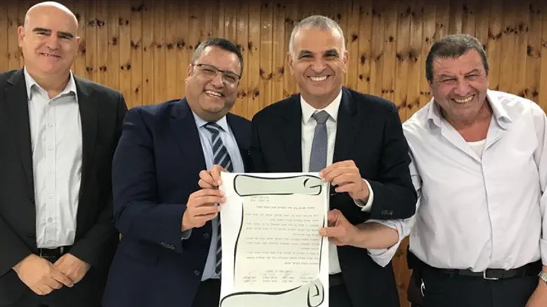 חתימת ההסכם. היום