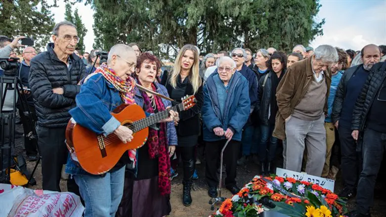 Amos Oz funeral