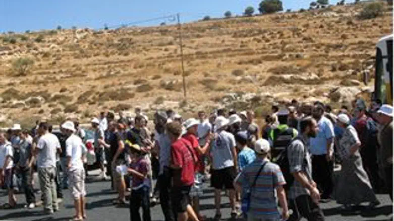 הצועדים מגיעים למקום ברצח