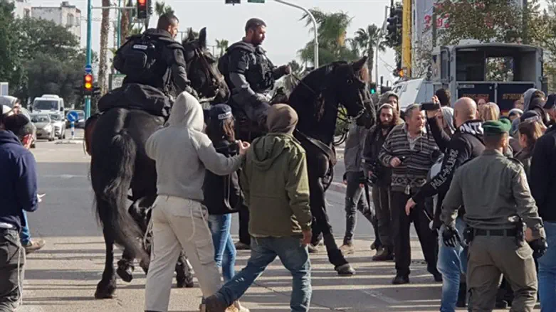 Protest outside Lod District Court over detention of minors