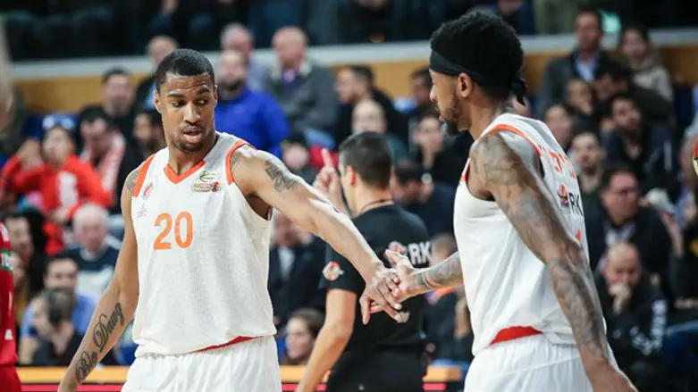 שחקני ראשלצ חוגגים הערב