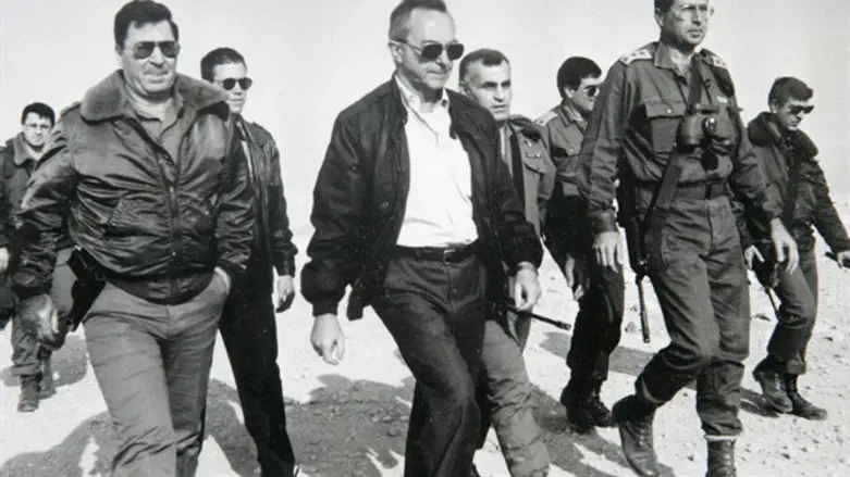 Moshe Arens as Defense Minister in 1991
