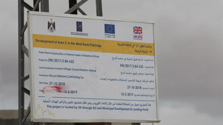 מצהירים בגאווה על סלילת כביש בלתי חוקי