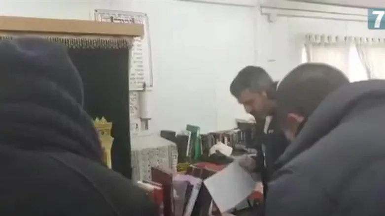 פשיטת המשטרה על ישיבת פרי הארץ