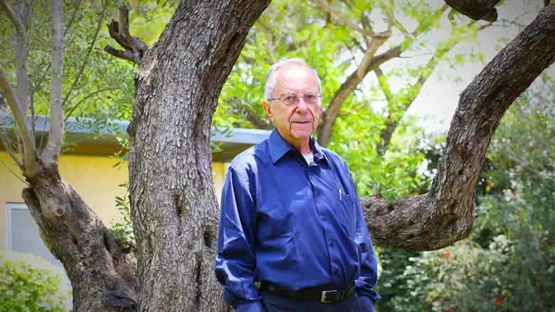 מנושאי הדגל הבית"רי. משה ארנס ז"ל