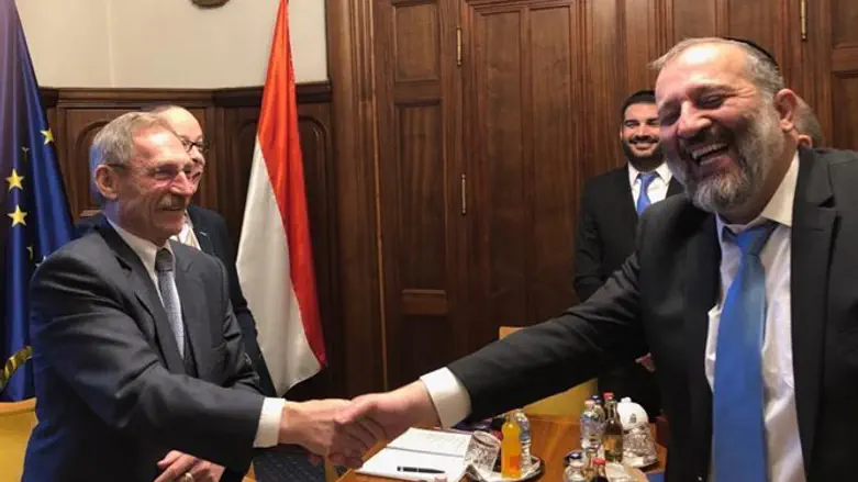 פגישת דרעי בבודפשט