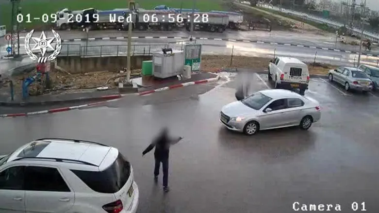 Женщина избила араба, пытавшегося угнать её автомобиль