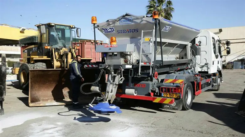 Preparations for snow in Jerusalem