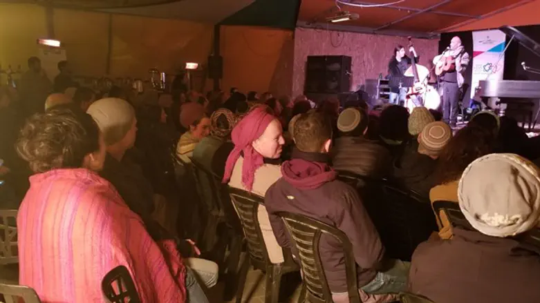 יונתן רזאל בפאב 40