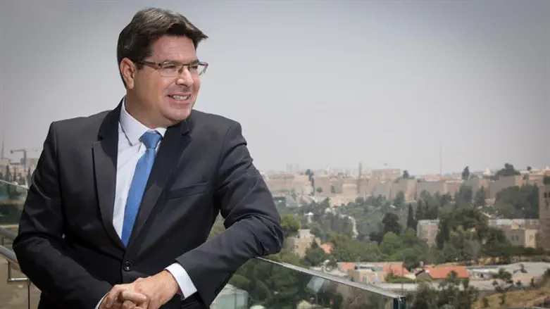 אופיר אקוניס