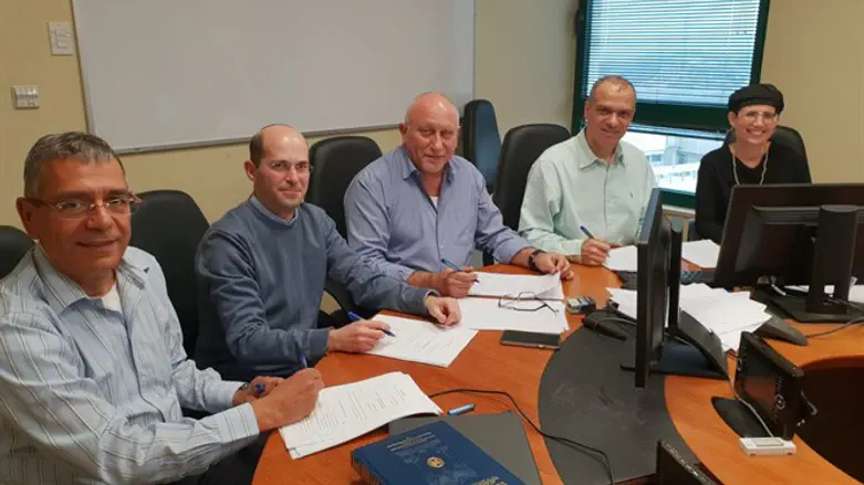 חתימת ההסכם