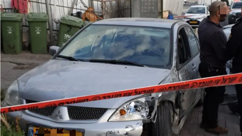 Автомобиль подозреваемых после тарана полицейской машины
