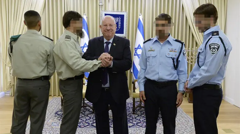 ריבלין וכמה מהמצטיינים