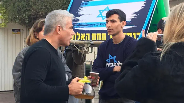 לפיד והמפגינים