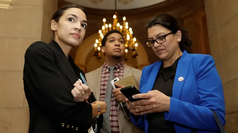 Ocasio-Cortez (L) and Tlaib (R)