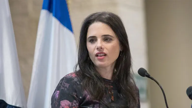 הצליחה לתת לכל הקבוצות בציונות הדתית את ההרגשה שהיא עובדת בשבילן. איילת שקד