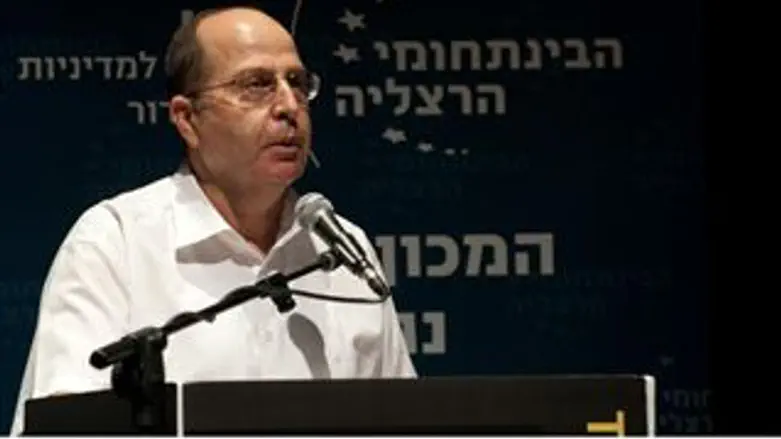 השר יעלון הערב