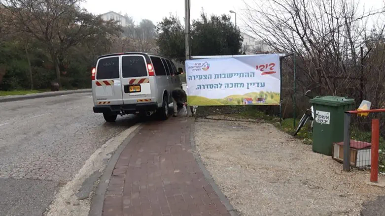 Signs that greeted PM