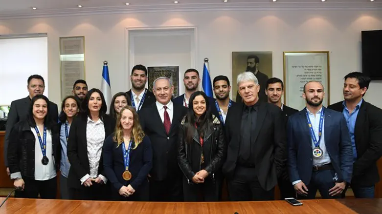 נתניהו ורגב עם חברי המשלחת הישראלית