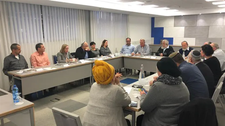 ישיבת המועצה המייעצת, הערב