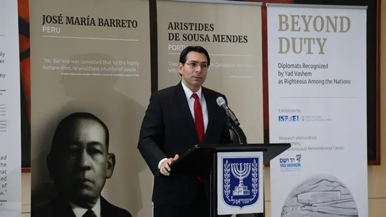 השגריר דנון נואם בטקס