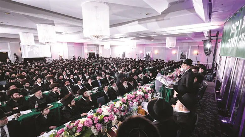 HaRav Hoifsdater addressing the Dirshu Conference