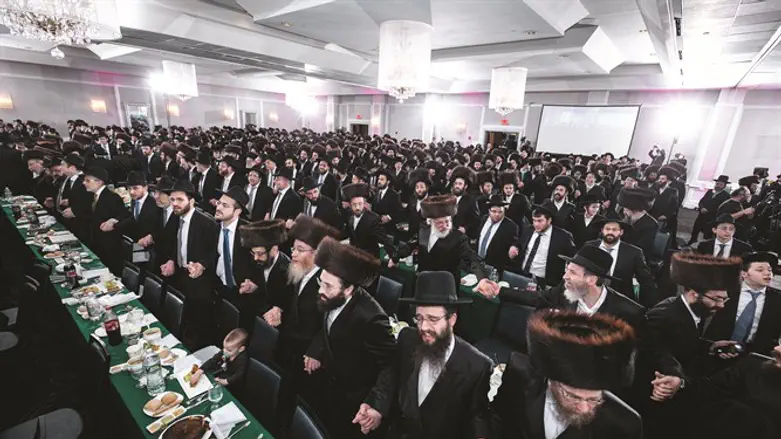 Dirshu Siyum dancing