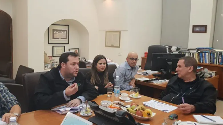 דגן ורון טל בפגישה